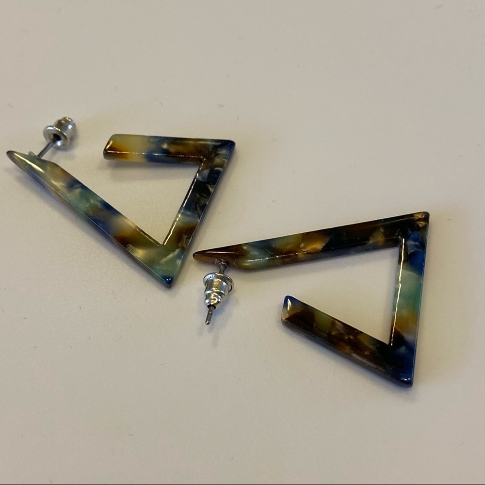 Resin Angle Earrings - Picture 2 of 9